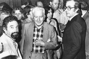 Antoni Gutierrez Diaz (PSUC), Gregorio López Raimundo (PSUC) i l'alcalde de Barcelona, Josep Mª Socias Humbert. Nit electoral de les primeres eleccions generals democràtiques. 15 de juny de 1977. Al fons a l'esquerra es pot veure a Montserrat Nebot.