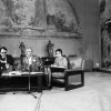 Entrevistes en directe per TVE pel Referèndum de l’Estatut. Montserrat Minobis entrevista al pintor Joan Hernández Pijuan i al galerista Joan Gaspar. Palau de la Generalitat, octubre de 1979.